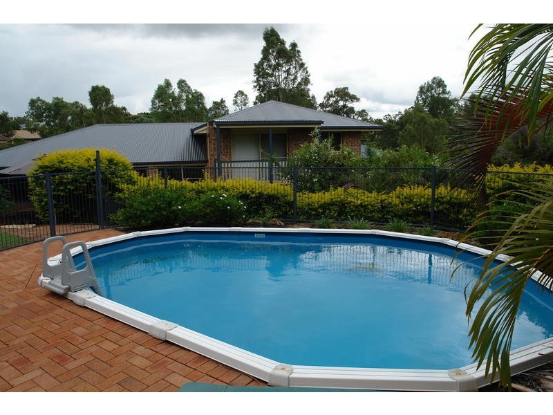 66 Gibson Cres, Bellbowrie QLD 4070